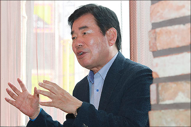 더불어민주당 대표에 도전한 김진표 의원이 20일 오후 데일리안과 인터뷰를 갖고 있다. ⓒ데일리안 류영주 기자