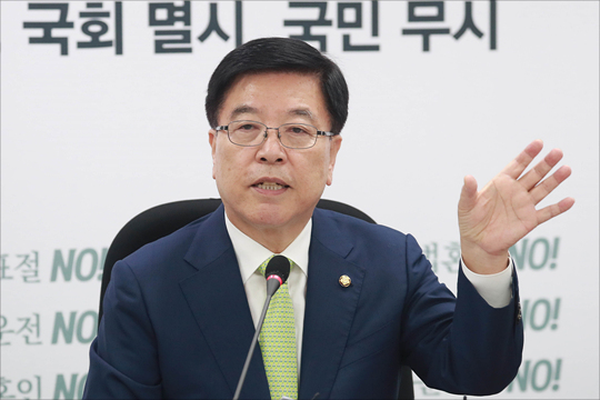 경제기획원 예산실 출신으로 재정경제부 차관을 지낸 예산·경제전문가 김광림 자유한국당 의원(자료사진)이 21일 오전