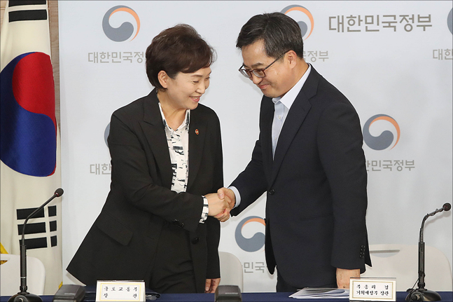 김동연 경제부총리 겸 기획재정부 장관이 13일 서울 세종대로 정부서울청사에서 열린
