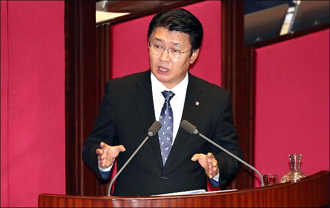 정용기 자유한국당 의원이 13일 국회 본회의장에서 대정부질문을 하고 있다. ⓒ데일리안 박항구 기자