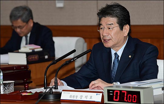 국회 정보위원장 시절의 강석호 전 최고위원. 현재는 국회 외교통일위원장을 맡고 있다(자료사진). ⓒ국회사진공동취재단
