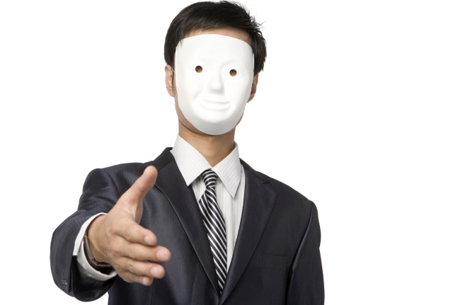 최근 온라인을 통해 다단계 보험 판매를 권유하는 음성적인 영업이 벌어지면서 소비자들의 주의가 요구된다.ⓒ게티이미지뱅크