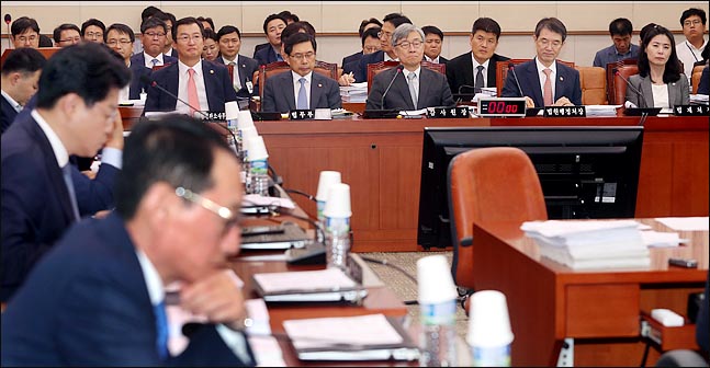 29일 오후 국회 법사위 전체회의에서 김헌정 헌법재판소 사무처장(왼쪽부터), 박상기 법무부 장관, 최재형 감사원장, 안철상 법원행정처장, 김외숙 법제처장이 의원들의 질의를 듣고 있다.(자료사진)ⓒ데일리안 박항구 기자