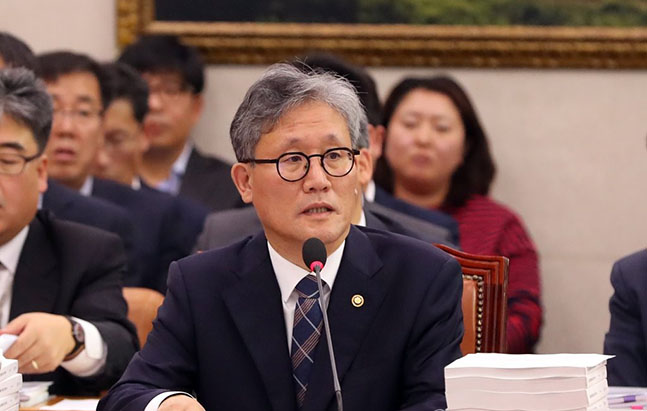 김재현 산림청장이 15일 국회에서 열린 국회 농림축산식품해양수산위원회의 산림청, 산림조합중앙회, 한국임업진흥원에 대한 국정감사에서 질문에 답하고 있다. ⓒ연합뉴스