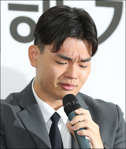 더 이스트라이트 멤버 이석철이 김창환 미디어라인 엔터테인먼트 총괄 프로듀서의 폭력 행위를 폭로했다. ⓒ 연합뉴스