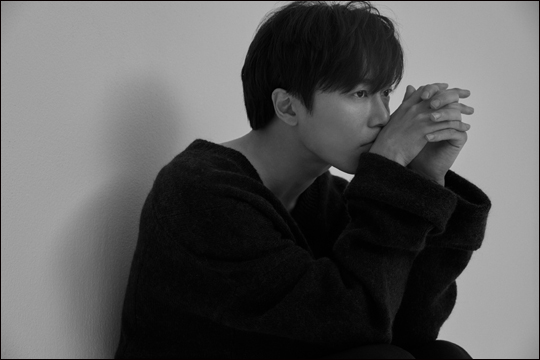배우 김재욱은 OCN 수목극