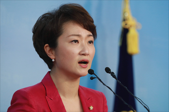 이언주 바른미래당 의원은 9일 저녁 서울 방배동 유중아트센터에서 자유한국당 청년당원들이 주축이 된 청년바람포럼의 초청으로 특강을 갖는다(자료사진). ⓒ데일리안 홍금표 기자